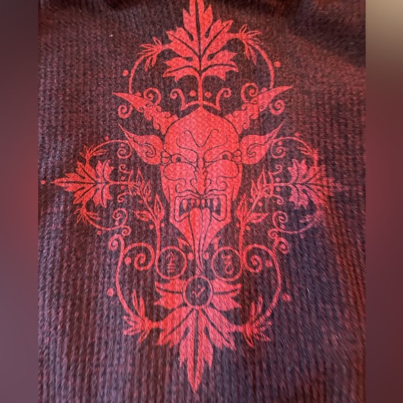 Toxic Vision in the Devils Garden cloak - Picture 4 of 5